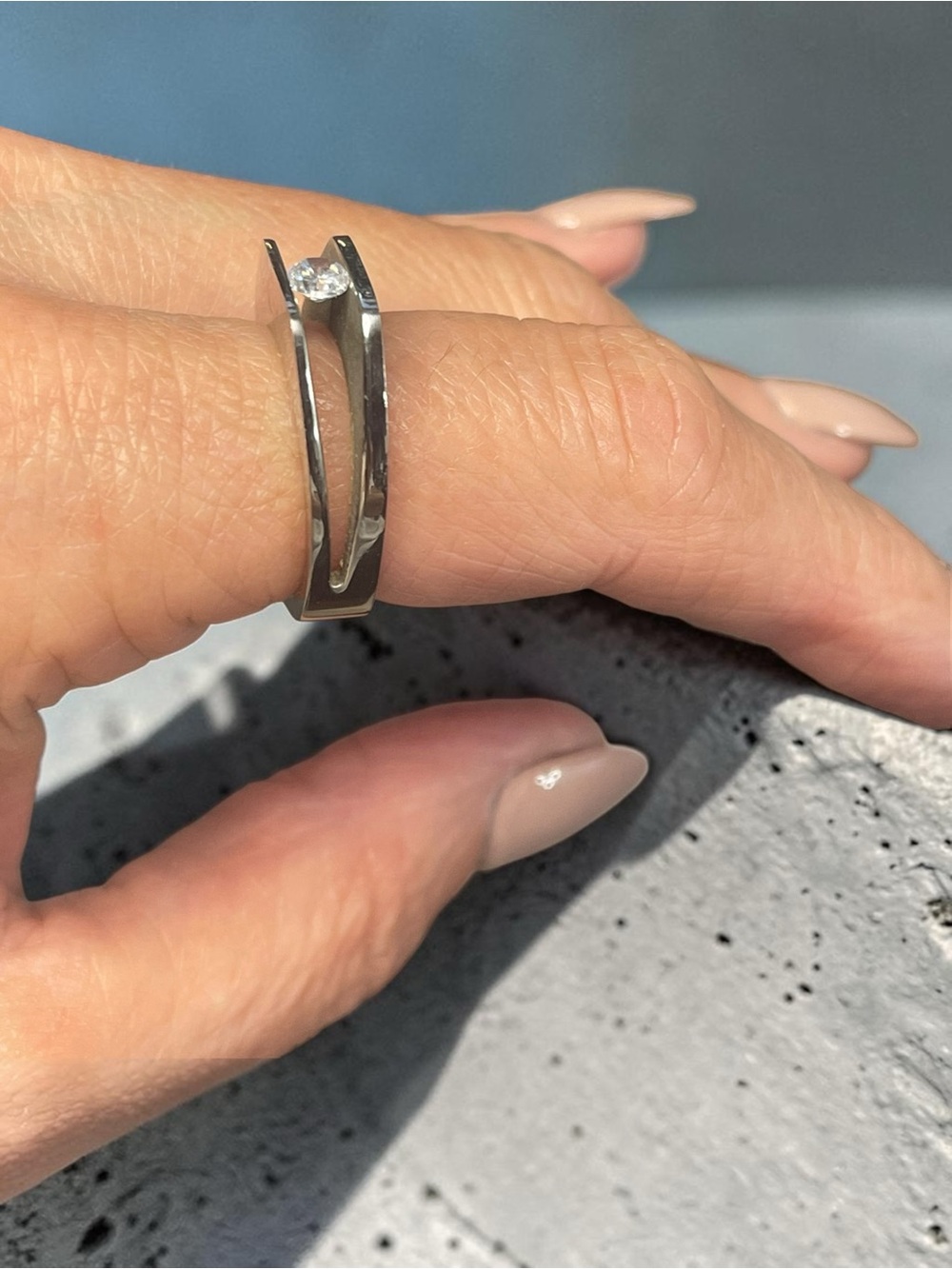 Spikes Stainless Steel Tension Set Clear Quartz Solitaire Ring Size 7.75
